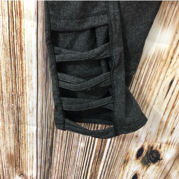 ⭐️ Plus Size Work Out Capri Leggings - Picture 3 of 6